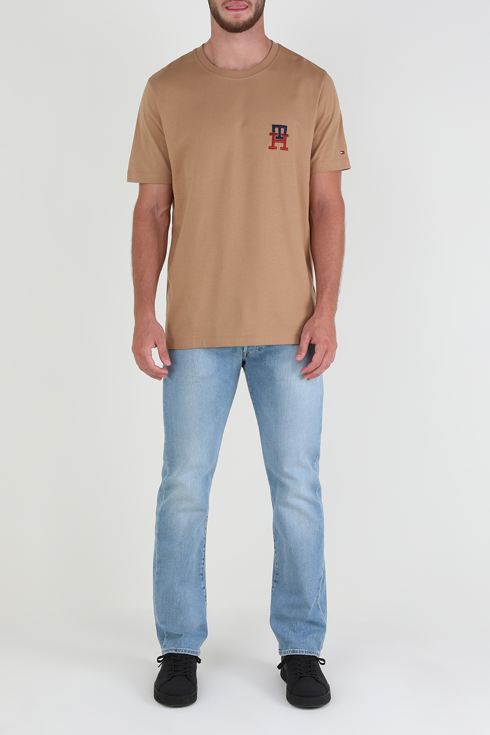 חולצת טי עם לוגו מונוגרמי רקום